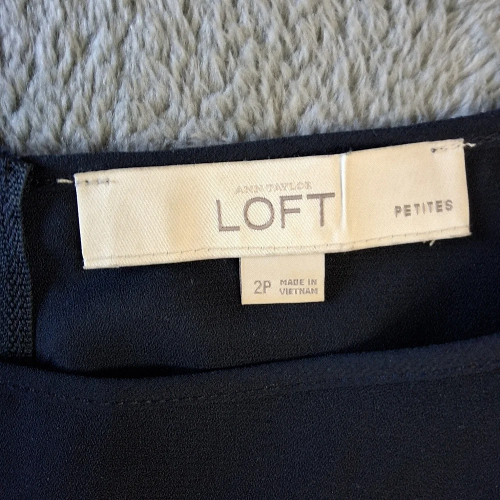 Ann Taylor Loft Lace Peplum Sleeveless Blouse Navy & Black Size 2 Petite - Picture 4 of 12